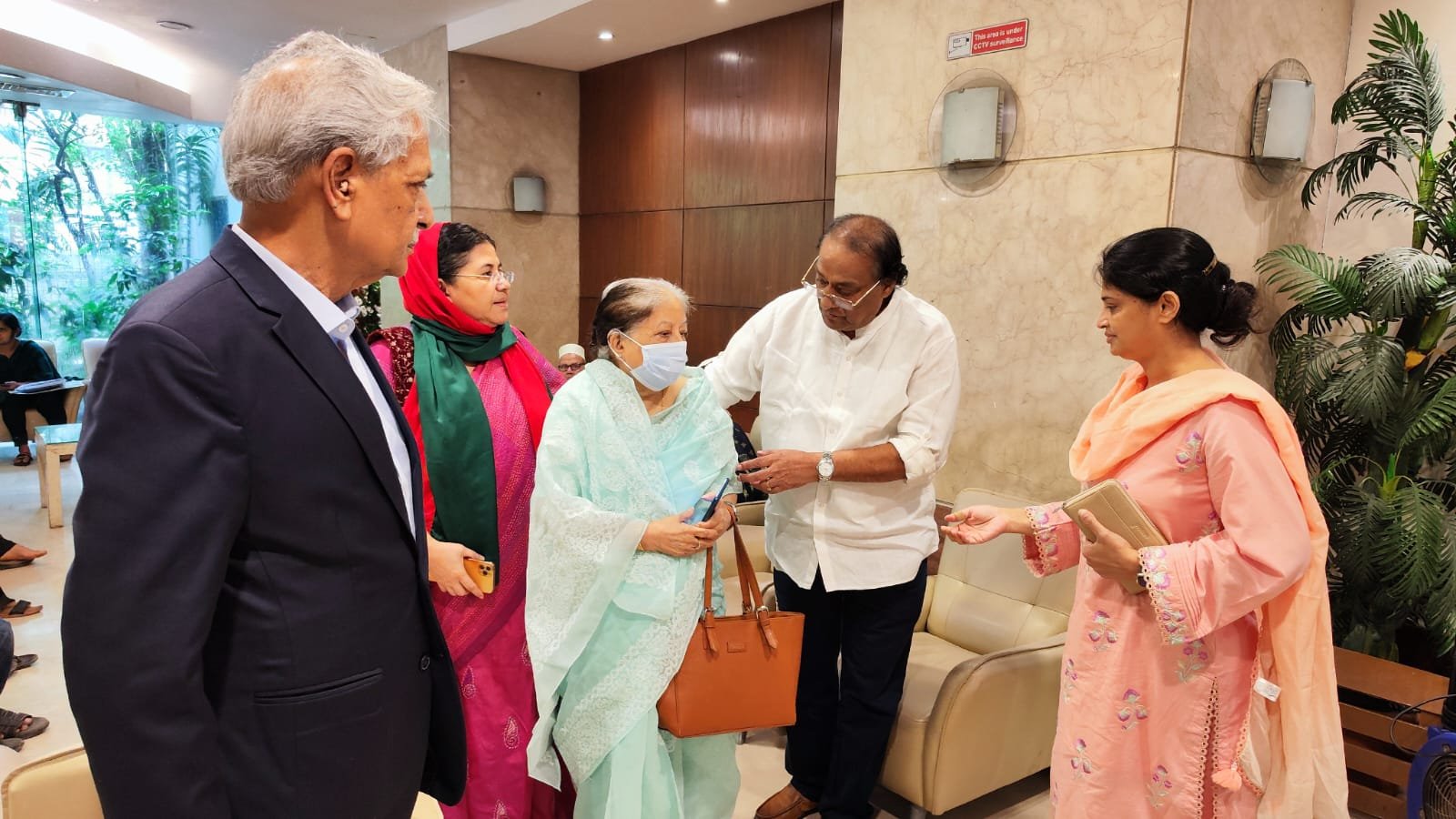 মোস্তফা মনোয়ারের চিকিৎসায় আর্থিক সহায়তা দিল সংস্কৃতি মন্ত্রণালয়