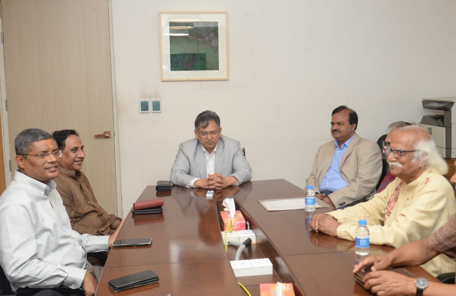 স্বরাষ্ট্রমন্ত্রীর সঙ্গে বাংলাদেশ পূজা উদযাপন পরিষদের নেতৃবৃন্দের সৌজন্য সাক্ষাৎ